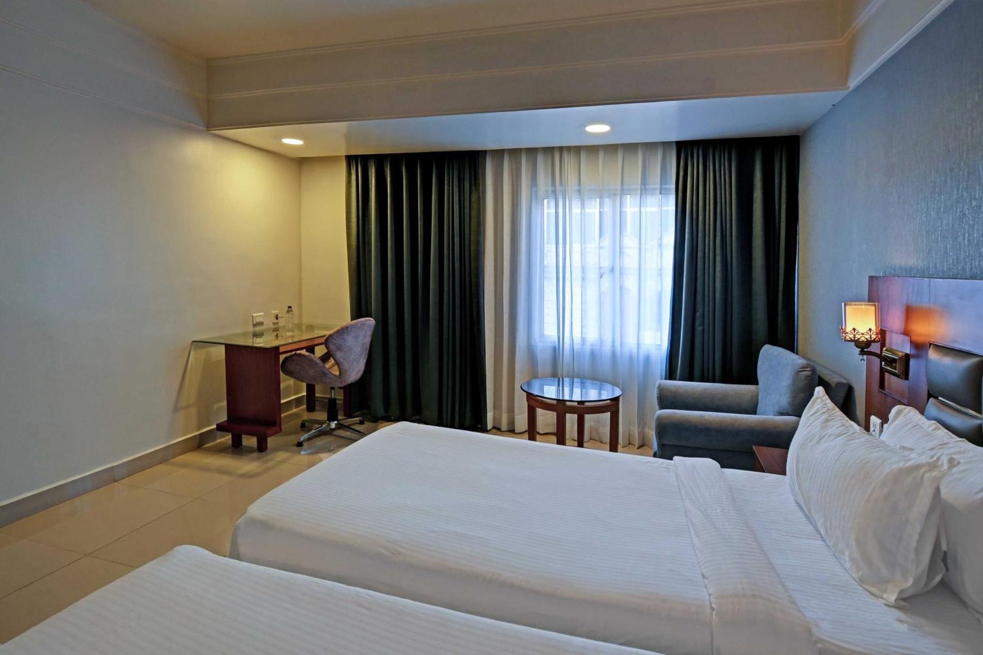 Palette Madhapur Hotel Hyderabad Exterior photo